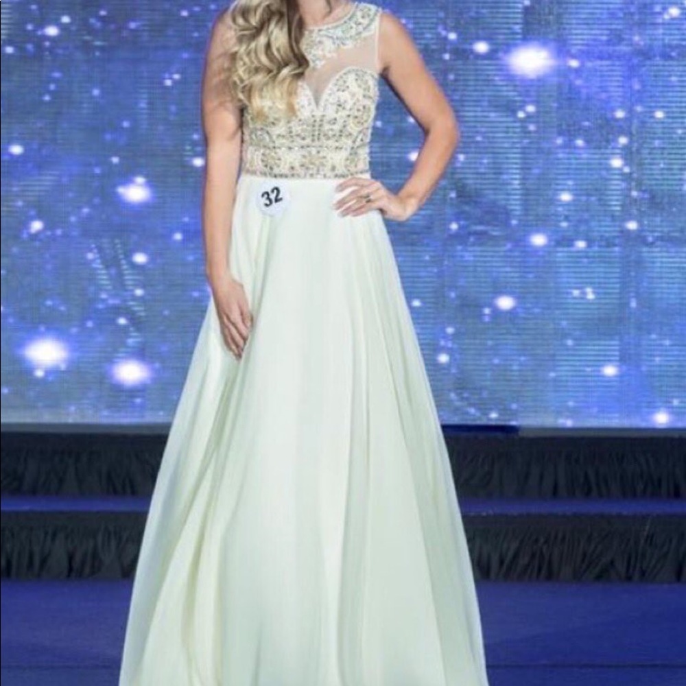 Tony bowls prom dress